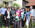 Bild: frd
Im Kreis ihrer Familie fühlte sich Maria Lobinger an ihrem 103. Geburtstag richtig wohl. Zum Gratulieren waren auch Pfarrer Herbert Rösl und zweiter Bürgermeister Robert Hechtl gekommen.