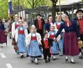 Archivbild: hcz
Ein bisschen Nachwuchs gibt es doch noch. die "Altbairischen" mit der Kindergruppe beim Maibaum- Festzug 2022.