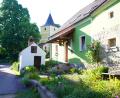 Bild: fvo
Ein Traum aus Blüten und Blättern: Lennesrieth aus der Sicht vom Veinhof ins Dorf hinein
