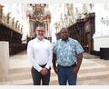Bild: pz
Am 1. September tritt Gerald Obumneke Nwenyi (Im Bild zusammen mit Stadtpfarrer Dr. Thomas Vogl in der Basilika) seinen Dienst als Pfarrvikar in der Pfarrei Waldsassen an.