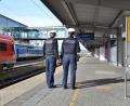 Bild: Bahnpolizei/exb
Bahnpolizisten haben am Dienstag einen 45-Jährigen fest. Der Mann hatte einen Zugbegleiter angegriffen und einen Fahrgast gebissen.