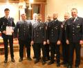 Bild: lei
Zufriedene Gesichter bei der Feuerwehr Eschenfelden: (von links) Jürgen Leißner (Ehrung für CSA-Grundlehrgang), Erster Kommandant Richard Leißner, Zweiter Kommandant Hans-Jürgen Pöllinger, der wiedergewählte Kassenprüfer Marko Hieltel, die Vorsitzenden Bernd Pilhofer und Alexander Gössl, Kreisbrandinspektor Hans Sperber und Bürgermeister Hermann Mertel.