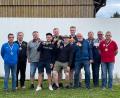 Bild: EC Konnersreuth/exb
Die Mitglieder der siegreichen Asphaltstock-Hobbyteams bei der Siegerehrung des Turniers, zu dem der EC Konnersreuth eingeladen hatte.