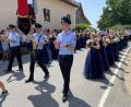 Bild: aub
Stolz und fesch, mit drittem Bürgermeister Johann Kleber als Fahnenträger, präsentierte sich der Jubiläumsverein beim Festzug am Nachmittag durch Diepoltshof.