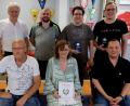 Bild: le
Der 1. SKC zeichnete langjährige und verdiente Mitglieder aus. Sitzend, von links: Alfred Volkmer, Sandra Meier, Vorsitzender Andreas Stahl. Stehend, von links: Bürgermeister Robert Lindner, Sportwart Robert Rosenkranz, Maximilian Hacker und Fabian Volkmer.