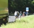 Bild: Gabi Schönberger
Eine Gruppe Radfahrer vor einem Lastwagen an einer Engstelle – das sorgt für ein mulmiges Gefühl.