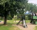 Bild: wro
Der Spielplatz an der Gartenstraße (Bild) liegt im Osten Fuchsmühls. Die Fläche mit dem markanten Lindenbaum rückte jetzt in den Fokus der Marktgemeinderäte.