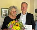 Bild: Stefanie Gradl
Zweiter Bürgermeister Thorsten Grädler überbringt der Jubilarin Ingeborg Niebler die Glückwünsche der Stadt.
