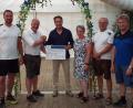 Bild: e
Bei der Vituskirwa im Bierzelt werden die Bürgerlauf-Preise verlost und die Spenden vergeben (von links): Johannes Gebert (SV Kemnath), Bürgermeister Marcus Eichenmüller, Mirco Mondan (Firma Dorfner), Bärbel Grützner (TuS Schnaittenbach), Dietmar Krisch (Stadtverwaltung Schnaittenbach) und Franz Schumann (TuS Schnaittenbach).