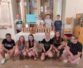Bild: Simone Lindner/exb
380 Euro kamen bei einer Aktion der Firmgruppe (Bild) in der Stadtpfarrkirche Mitterteich zusammen.