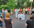 Bild: hir
Höhepunkt des Familienwochenendes war ein gemeinsamer Gottesdienst, den Dekan Michael Hirmer aus Teublitz zusammen mit den Teilnehmenden unter freien Himmel feierte.