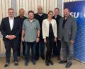 Bild: tne
Der neu gewählte Vorstand des CSU Ortsverband Wagrain-Ammersricht (von links): Adalbert Nico Harrer, CSU-Kreisvorsitzender Thomas Bärthlein, Tobias Neudecker, Markus Donhauser, Gabi Donhauser, Martin Schafbauer und Michael Bader.