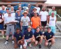 Bild: bsc
Die Mannschaft der Brauerei (zweite Reihe von links, Christian Mitterbauer, Martin Bischof, Manfred Maier und Horst Straub) sicherte sich den Titel des Sommer-Eisstock-Ortsmeisters 2022. Eisstock-Spartenleiter Martin Streim (zweite Reihe, rechts) beglückwünschte die Sieger und freute sich über die Teilnahme von zehn Mannschaften.