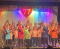 Bild: Angelika Würner/exb
Mit dem farbenprächtigen Musical "77" begeisterten "Go Church Oberpfalz" und der Verein Adonia das Publikum.