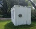 Bild: Stefan Dürgner/exb
Am Container der Badeaufsicht im Stadtbad Weiden steht seit kurzem ein öffentlich zugänglicher Defibrillator bereit.
