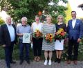 Bild: jma
Ehrungen bei der Raiffeisenbank Auerbach-Freihung: (von links) Vorstandsvorsitzender Frank-E. Kirchhof, Rudolf Grimm (50 Jahre Mitglied), Karin Hoffmann und Regina Dehling (beide seit 40 Jahren Mitarbeiterinnen), Aufsichtsratsvorsitzende Eva Birkmüller und Vorstandsmitglied Michael Sommer.
