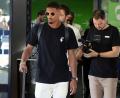 Bild: Florian Groeger/dpa
Sébastien Haller am Donnerstag bei der Amkubft in Dortmund. Der BVB holt den Stürmer aus Amsterdam.