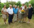 Bild: adj
Mit Freunden und Familie feiern Nermin und Yusuf Puran ihre goldene Hochzeit. Bürgermeister Ernst Schicketanz ( hinten, Dritter von rechts) überbringt die Glückwünsche der Gemeinde Altenstadt/WN.