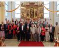 Bild: Richard Beer
19 Paare, die 2022 ein Ehejubiläum feiern, folgten der Einladung der Pfarrei Herz Jesu Rosenberg zu einem Dankgottesdienst mit Pfarrer Saju Thomas (rechts).