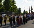 Bild: dob
Mit einem Festzug leiten die Altenstädter den Festtag zum Kirchenpatrozinium ein. Die Waldthurner Trachtenkapelle führt den Zug mit musikalischen Klängen an.