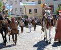 Bild: Hirsch
Nordgautag oder Fest der Oberpfälzer: In den Zug durch die Stadt reihten sich auch Ritterleut hoch zu Ross und zu Fuß ein.