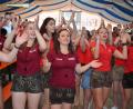 Bild: bnr
Im Festzelt der Feuerwehr Oberköblitz ging mit der Band „Donnaweda“ die Post ab. Festdamen und Gäste feierten eine tolle Party.