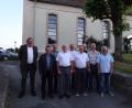 Bild: Sigmund Schütz/exb
Der Männergesangverein hat einen neuen Vorstand und ein neues Ehrenmitglied. Das Bild zeigt von links Zweiten Bürgermeister Michael Schedl, Stadtpfarrer Konrad Amschl, Schriftführer Sigmund Schütz, Vorsitzenden Herbert Ulrich, Jubilar Reiner Wolf, stellvertretenden Vorsitzenden Steffen Braunert, Fahnenträger Engelbert Eckert, Ehrenmitglied Norbert Danhof und Dirigent Kurt Weiß.
