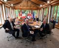 Bild: Sven Hoppe/dpa
Die G7-Staatschef sitzen bei der ersten Arbeitssitzung zum Thema weltwirtschaftliche Lage auf Schloss Elmau.