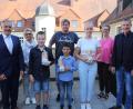Bild: kro
Der Landkreis Tirschenreuth zeichnete erfolgreiche Musikschüler aus. Unser Bild zeigt (vorne, von links) Landrat Roland Grillmeier, Lukas Schiffmann, Jakob Supguth, Emily Fischer und KMS-Leiter Tobias Böhm; (hinten, von links) Förderverein-Vorsitzende Theodora Kupke, Musiklehrer Ctibor Süsser und stellvertretende KMS-Leiterin Klaudia Kormann.