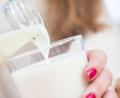 Symbolbild: Christin Klose/dpa
38,2 Cent pro Liter Milch bezahlte die Molkerei Zott im vergangenen Jahr ihren Lieferanten von der Milcherzeugergemeinschaft Sulzbach-Rosenberg, deren Hauptabnehmer sie ist.