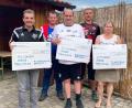 Bild: no
Bei der Spendenübergabe: (von links): Elmar Halk (ASV Schwend), Sebastian Loos, Christian Struppeck (SV Illschwang), Christian Schaller und Silvia Utz (SK Fürnried).