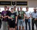 Bild: R. Kreuzer
Die Gewinner des Pokalschießens (von links nach rechts): Andreas Weidner, Julian Jaschina, Jochen Lenkeit (hinten), Ben-Luca Weidner, Thomas Lenkeit (halb verdeckt), Stefan Poß (hinten), Dominik Weidner, Nico Sperrer, Albert Riedl und Christine Poß.