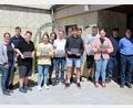 Bild: Quadrus/exb
Die Schüler der Technikgruppe und die Auszubildenden der Firma Quadrus
sind ein gutes Team. Links im Bild Fachlehrerin Claudia Paulus, rechts Ausbilder Dominik Bösl.