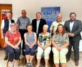 Bild: bkr
Bürgermeister Thomas Kaufmann (rechts), Landtagsabgeordneter Tobias Reiß und Vorsitzender Lothar Porst dankten Josef König, Gerhard Siebeneichner (stehend von links), Resi Schmid, Claudia Porst, Rosa König und Rita Melzner (sitzend von links) für ihre jahrelange Treue zur CSU.