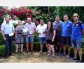 Bild: bkr
Geschenke und Glückwünsche nahm Eberhard Besold (Dritter von links) von Martin Schmid, Katja Busch, Bürgermeister Thomas Kaufmann, Susanne Bayer, Markus Schmid, Stefan König und Peter Heindl (von links) entgegen.