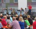 Bild: adj
Mit zünftiger Blasmusik eröffneten die Straßenmusikanten die Serenaden in Altenstadt an der Waldnaab