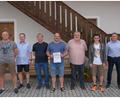 Bild: pop
Die Meistermannschaft mit (von links) Hubert Harrer, Bernd Wetzel, Martin Birner, Mannschaftsführer Jürgen Roggenhofer, Abteilungsleiter Peter Meyer und Lukas Wetzel. 3. Bürgermeister Mathias Huger (rechts) gratulierte.