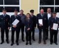 Bild: Matthias Wild/exb
Die Feuerwehr Schwarzenbach ehrte zahlreiche Mitglieder: Im Bild (von links) Stefan Schmidkonz, Josef Frank, Richard Schwarz, Julia Friedl, Johann Lang, Stefan Gleißner, Michael Schedl und Thomas Schüßler.