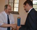 Bild: jr
Oberbürgermeister Antonin Jalovec (rechts) zeichnete Günther Juba mit dem Oberbürgermeister-Preis für seine Verdienste um die grenzüberschreitende Zusammenarbeit und die deutsch-tschechischen Beziehungen aus.
