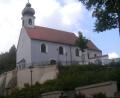 Bild: u
Bis ins 18. Jahrhundert ist die auf einer Anhöhe östlich der Ehenfelder Straße an der Friedhof-Westseite stehende Vierzehnnothelferkirche eine viel besuchte Wallfahrtskirche, besonders an ihrem Patroziniumstag Mariä Heimsuchung (2. Juli). Der erste schriftliche Beleg über die Existenz des Kirchleins ist 500 Jahre alt und stammt aus dem Jahr 1522.