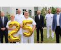 Bild: M. Ehras/exb
Bei der Feier zum 25-Jährigen der Geriatrie in Auerbach (von links): Landrat Richard Reisinger, Carola Lang (Sekretariat), Chefarzt Dr. Goß, Thomas Ziegler (Pflegerische Leitung), Vorstand Roland Ganzmann, Ärztlicher Direktor Dr. Klaus Nester sowie Bürgermeister Joachim Neuß freuen sich über das Jubiläum.