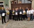 Bild: gz
Das Ehrenzeichen erhalten in Silber für 25 Jahre Georg Rauch (links) und in Gold für 40 Jahre Martin Grünbauer und Karlheinz Wazl (Bildmitte).