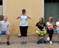 Bild: lep
Die Theatergruppe Kirchenthumbach ist schon fleißig am Proben. Hier im Hinterhof beim „Biemichl“. Von links: Vinzenz Plößner, Karin Rupprecht-Horn, Tamina Hecht, Raphaela Weber und Lina Plößner.