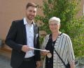 Bild: jr
Mit einer Spende von 200 Euro überraschte die Junge Union Konnersreuth jetzt die örtliche Nachbarschaftshilfe. Benedikt Wenisch überreichte das Geld an Initiatorin Sigrid Schwan.