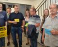 Bild: dob
Beim Preisschafkopf der Ministranten ging Thomas Lorenz aus Altenstadt (Dritter von links) als Sieger hervor. Gemeindereferentin Theresa Glaser (Mitte) organisierte den Preisschafkopf mit den Oberministranten Markus Weig (Zweiter von links) und Marie Bäumler (Zweite von rechts) im Pfarrheim.