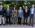 Bild: usc
Im 28. Clubjahr leiten sie für zwölf Monate die Geschicke des Lions-Club Amberg-Sulzbach (von links): Präsident Matthias Hahn, 1. Vizepräsident und Clubmaster Sascha Richterstetter, 2. Vizepräsidentin Christine Arnold, Schatzmeister Hans Fürnkäs, Past-Präsident Gustl Walleter und Clubsekretär Stefan Huber.