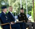 Bild: NATO/F.GARRIDQ-RAMIREZ
Nato-Generalsekretär Jens Stoltenberg (Mitte ) hat am Montag im belgischen Mons den bisherigen Nato-Oberbefehlshaber (SACEUR), General Tod D. Wolters (links) verabschiedet und General Christopher G. Cavoli in das Amt eingeführt.