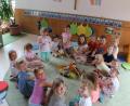 Bild: fks
Statt Feuer und Flamme gab es Lagerfeuergeknister vom Band und ein ungefährliches Feuer aus verschiedenen Stoffen. Die Kinder hatten großen Spaß daran.