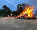Bild: Karina Rohrwild/exb
Am Stullner Berg wurde wieder das Johannisfeuer abgebrannt.