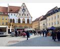 Archivbild: Simon Lösch/exb
Schon seit 30 Jahren gibt es den Bauernmarkt auf dem Amberger Marktplatz.